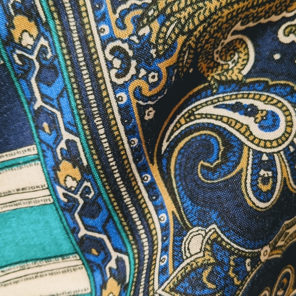 Vintage paisley scarf, square - Picture 2 of 4